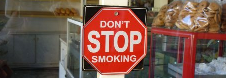 Rauch, nicht Neon stopschild Rauch, nicht Neon