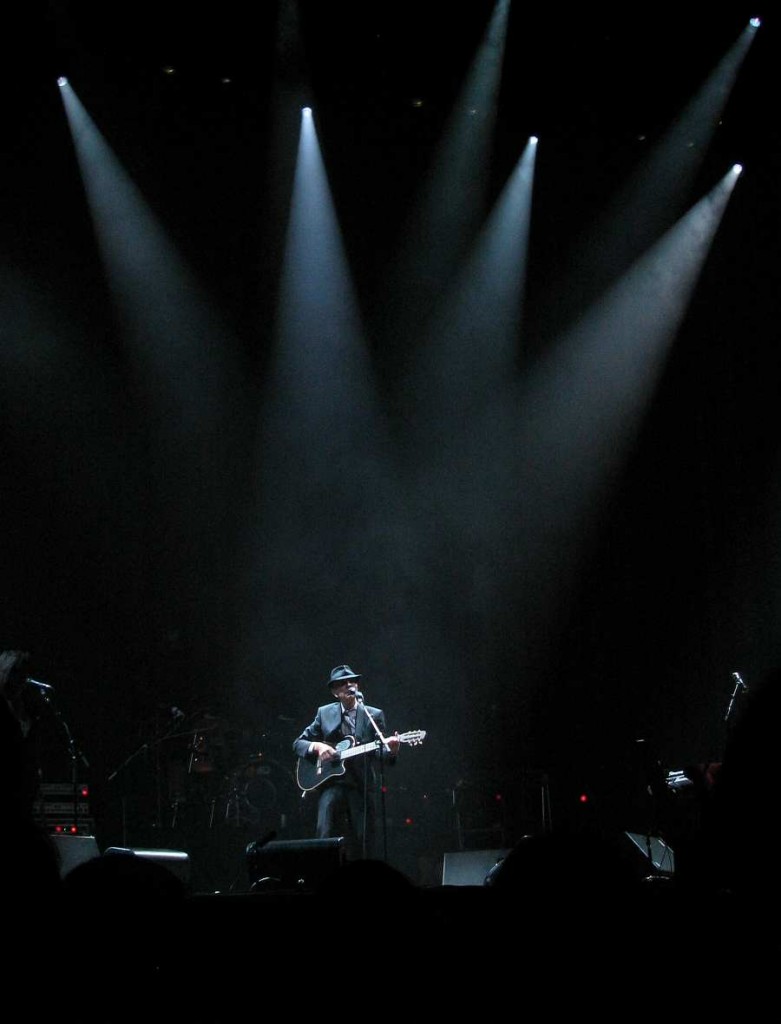 That’s how the Light gets in – Leonard Cohen live in Berlin 2010 cohen berlin 02 900 jarkko 781x1024 That’s how the Light gets in – Leonard Cohen live in Berlin 2010