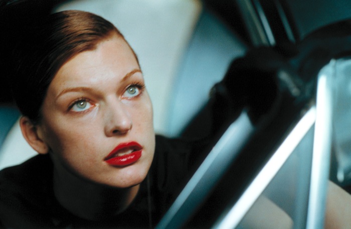 Eröffnungssport – Show and Business 03 Milla Jovovich 700 Eröffnungssport – Show and Business