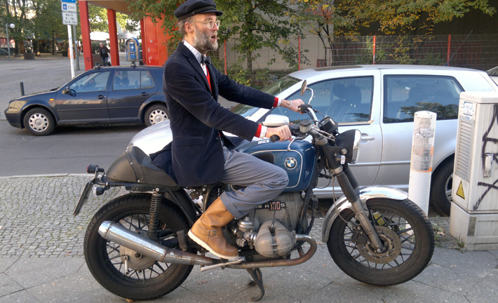 At the Sartorialist … having fun, but only on a scooter! bike1 At the Sartorialist … having fun, but only on a scooter!
